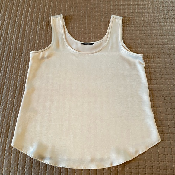 NWOT - BANANA REPUBLIC MATTE SATIN TANK - Picture 3 of 5